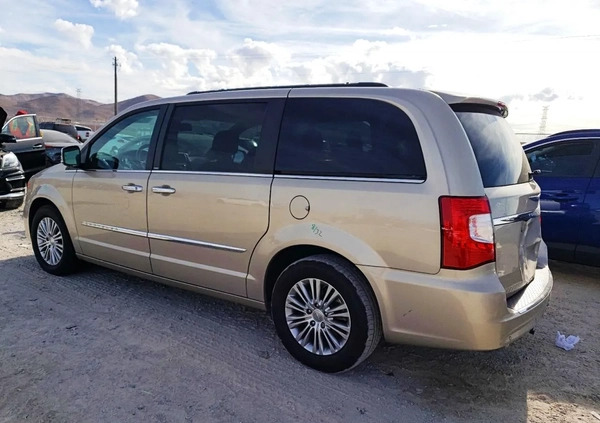 Chrysler Town &amp; Country cena 33000 przebieg: 97014, rok produkcji 2013 z Boguchwała małe 67